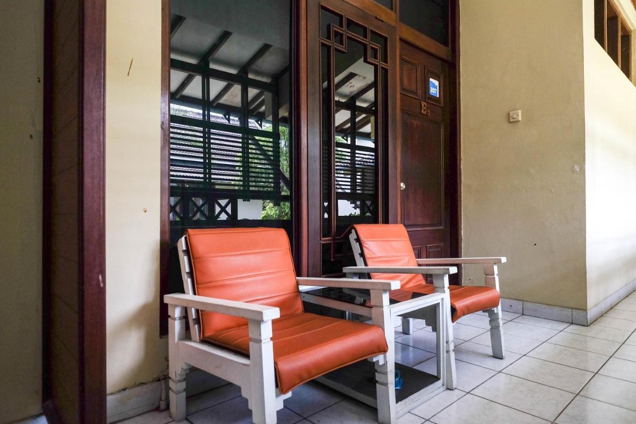 Urbanview Hotel Syariah Wisnugraha By Reddoorz Yogyakarta Extérieur photo