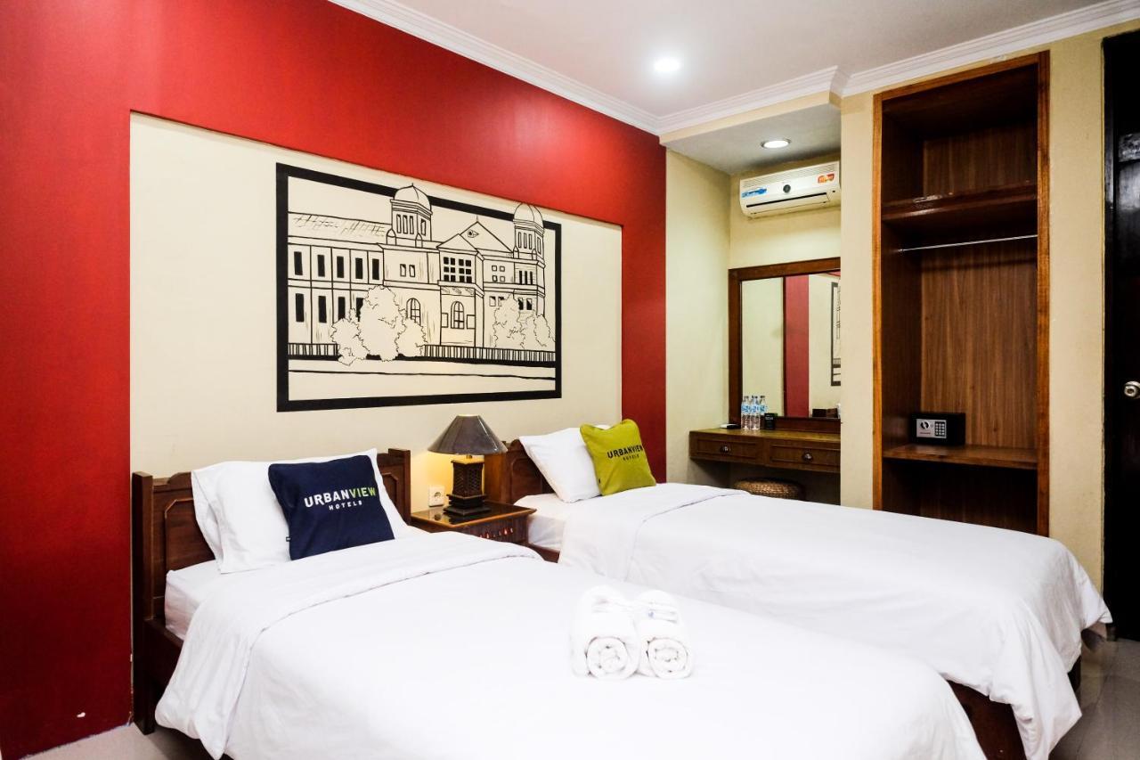 Urbanview Hotel Syariah Wisnugraha By Reddoorz Yogyakarta Extérieur photo