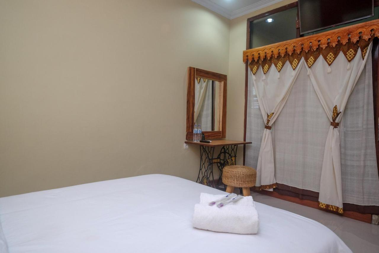 Urbanview Hotel Syariah Wisnugraha By Reddoorz Yogyakarta Extérieur photo