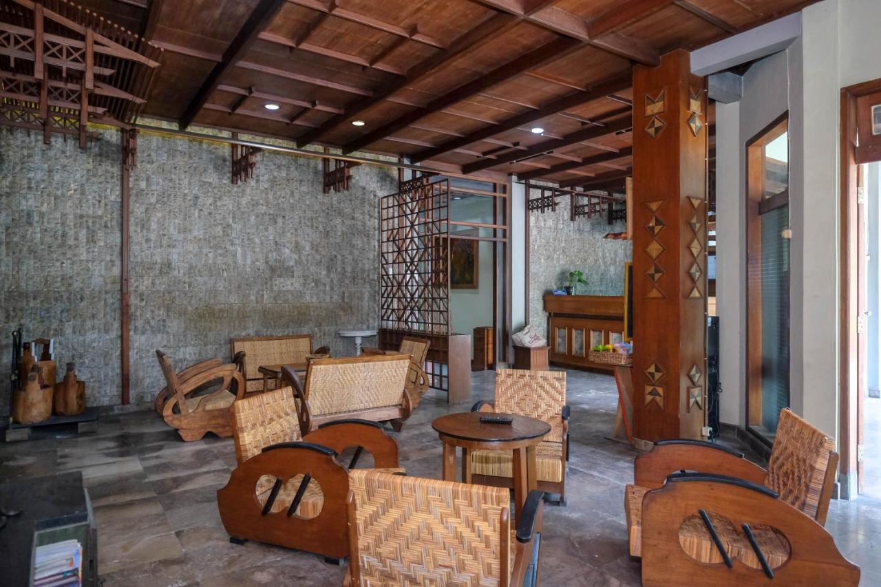 Urbanview Hotel Syariah Wisnugraha By Reddoorz Yogyakarta Extérieur photo