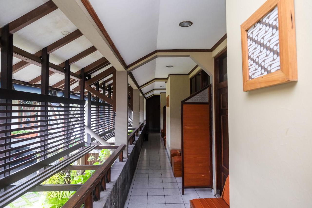 Urbanview Hotel Syariah Wisnugraha By Reddoorz Yogyakarta Extérieur photo