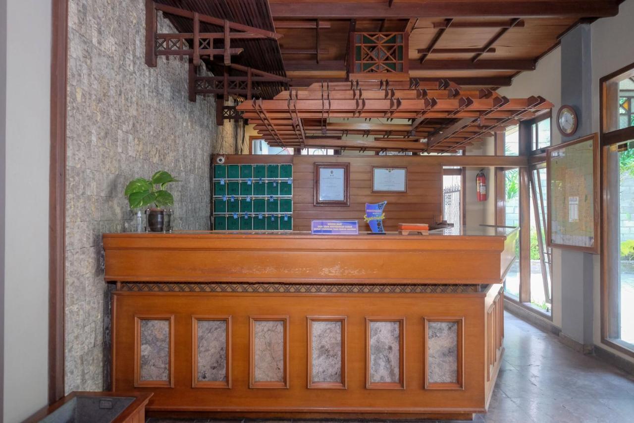 Urbanview Hotel Syariah Wisnugraha By Reddoorz Yogyakarta Extérieur photo