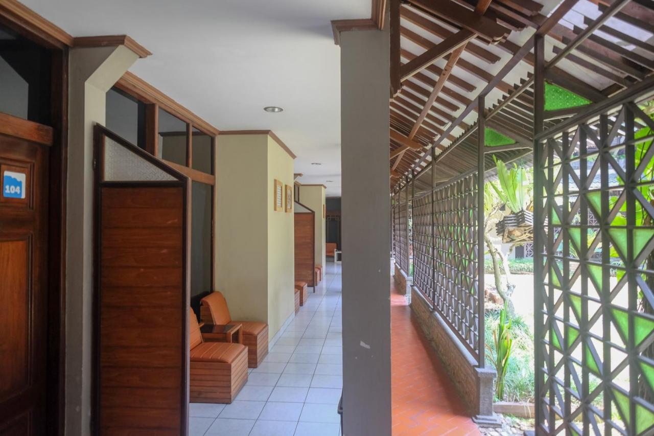 Urbanview Hotel Syariah Wisnugraha By Reddoorz Yogyakarta Extérieur photo