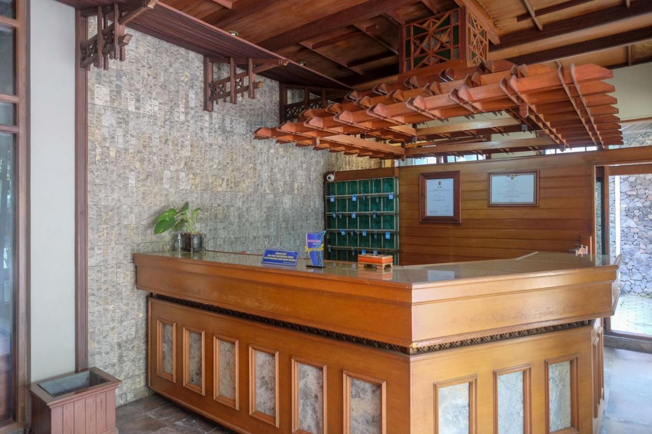 Urbanview Hotel Syariah Wisnugraha By Reddoorz Yogyakarta Extérieur photo