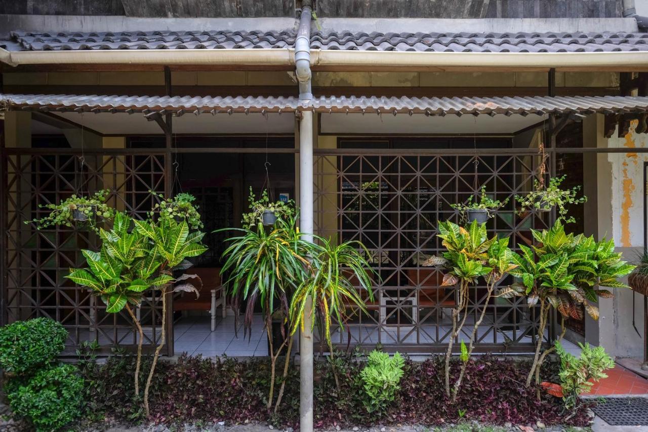 Urbanview Hotel Syariah Wisnugraha By Reddoorz Yogyakarta Extérieur photo