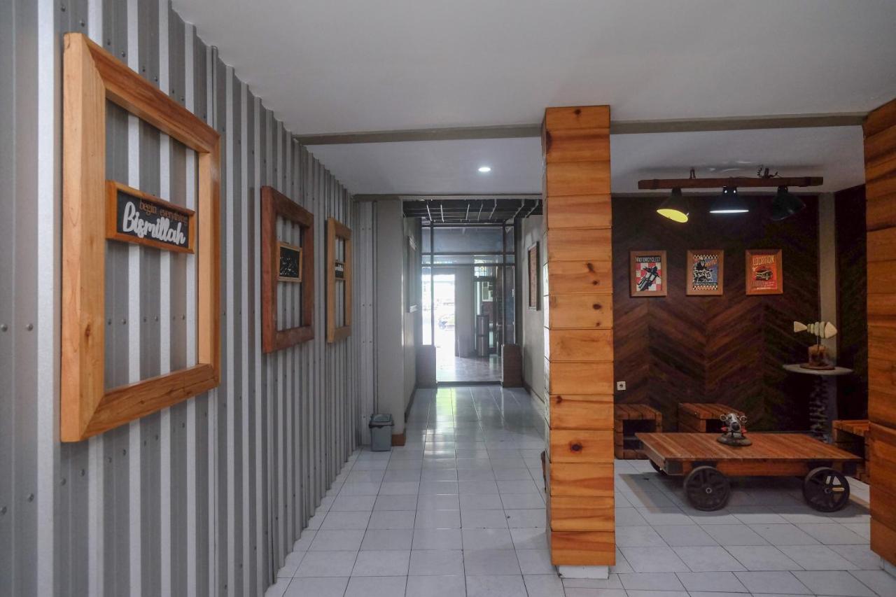 Urbanview Hotel Syariah Wisnugraha By Reddoorz Yogyakarta Extérieur photo
