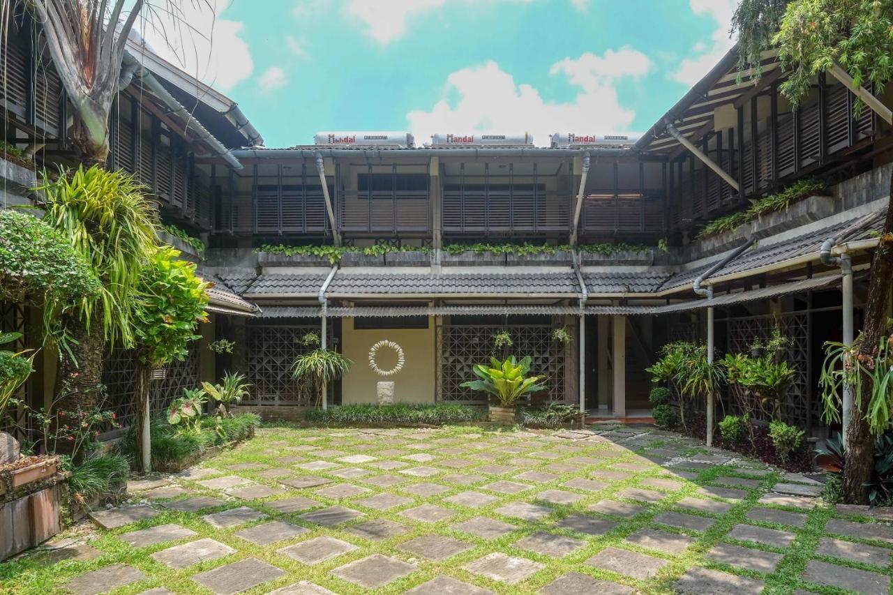 Urbanview Hotel Syariah Wisnugraha By Reddoorz Yogyakarta Extérieur photo