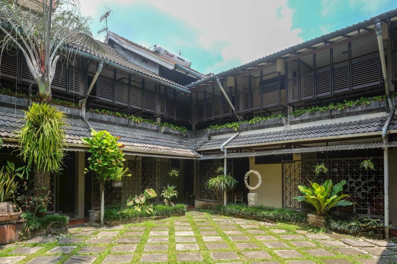 Urbanview Hotel Syariah Wisnugraha By Reddoorz Yogyakarta Extérieur photo