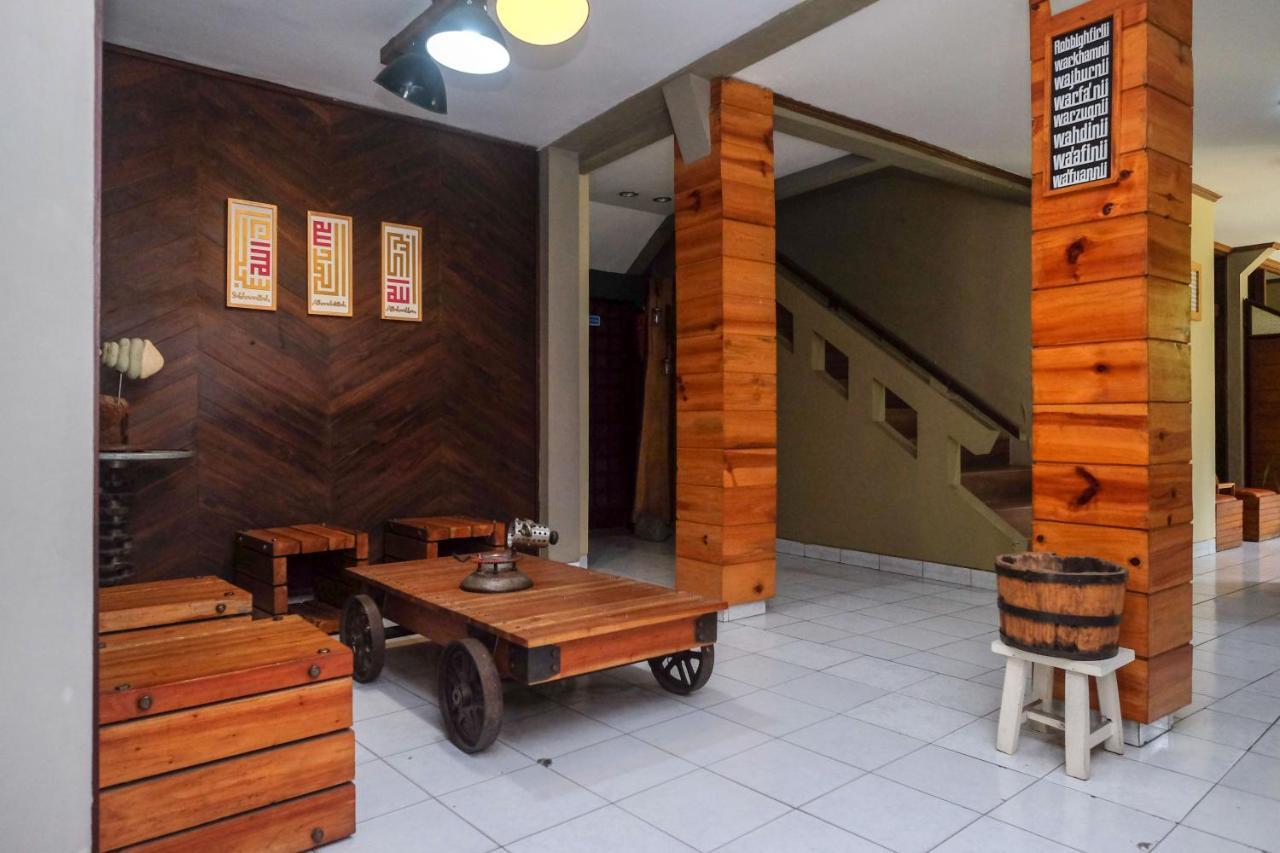 Urbanview Hotel Syariah Wisnugraha By Reddoorz Yogyakarta Extérieur photo