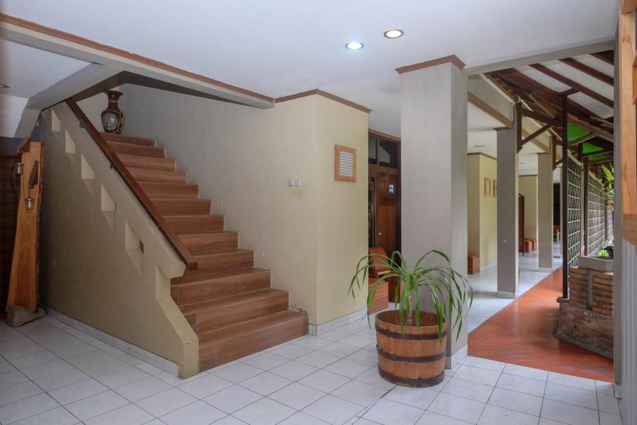 Urbanview Hotel Syariah Wisnugraha By Reddoorz Yogyakarta Extérieur photo