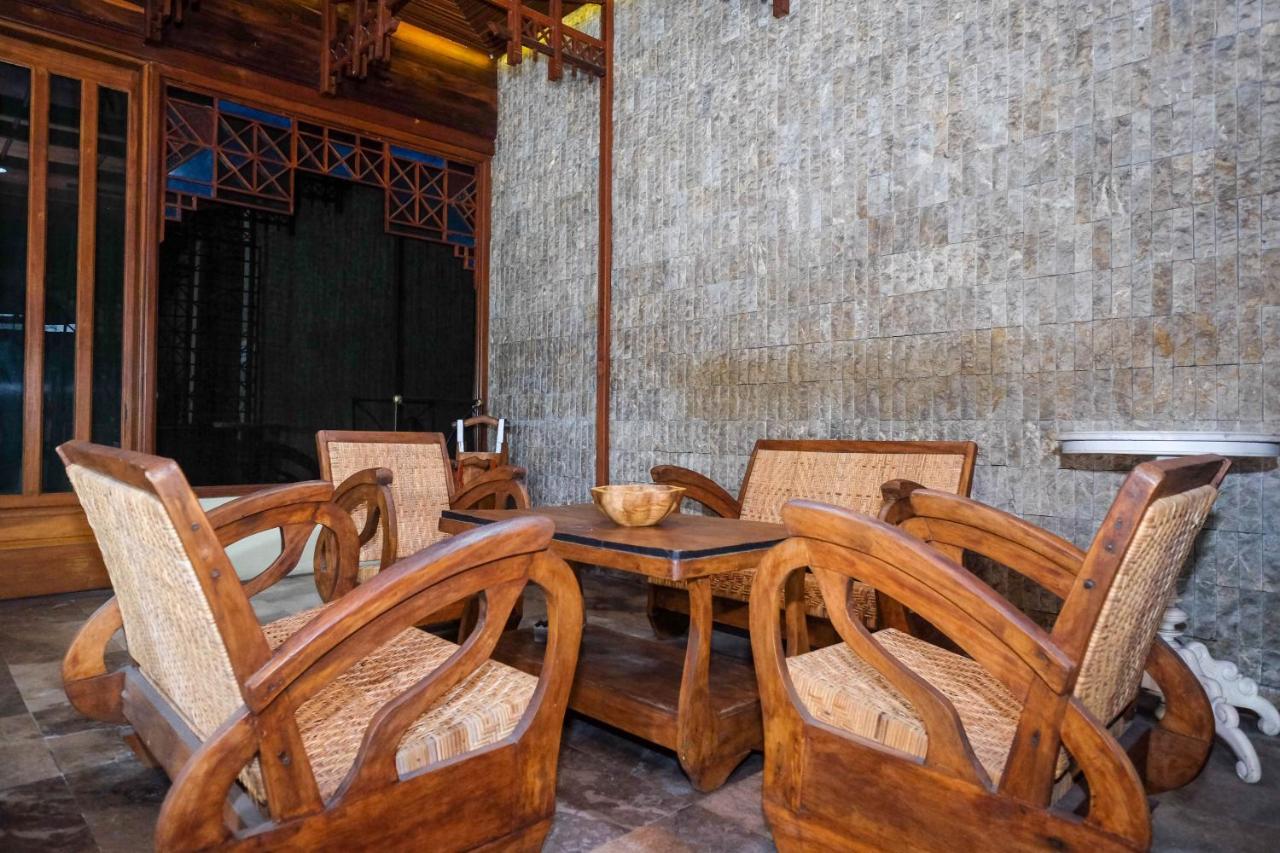 Urbanview Hotel Syariah Wisnugraha By Reddoorz Yogyakarta Extérieur photo