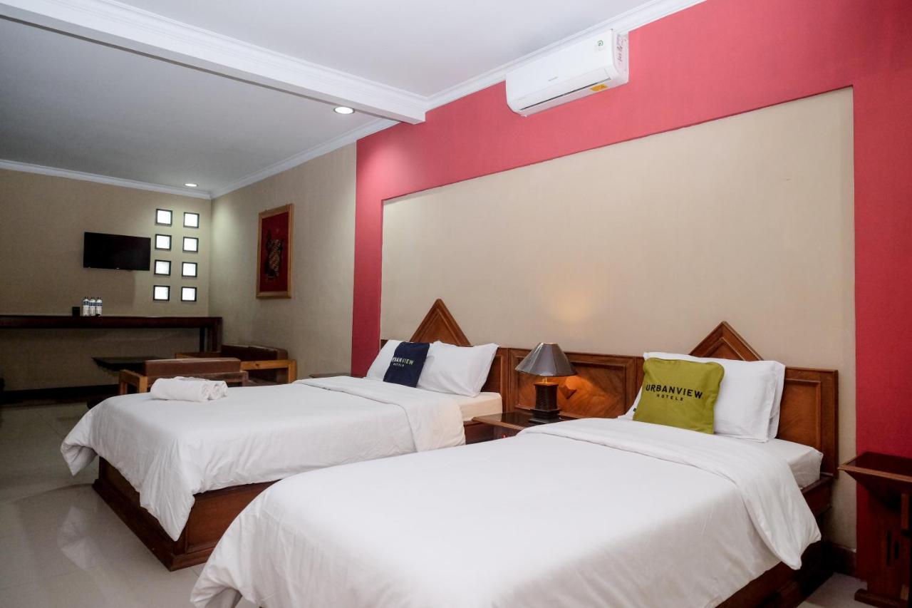 Urbanview Hotel Syariah Wisnugraha By Reddoorz Yogyakarta Extérieur photo