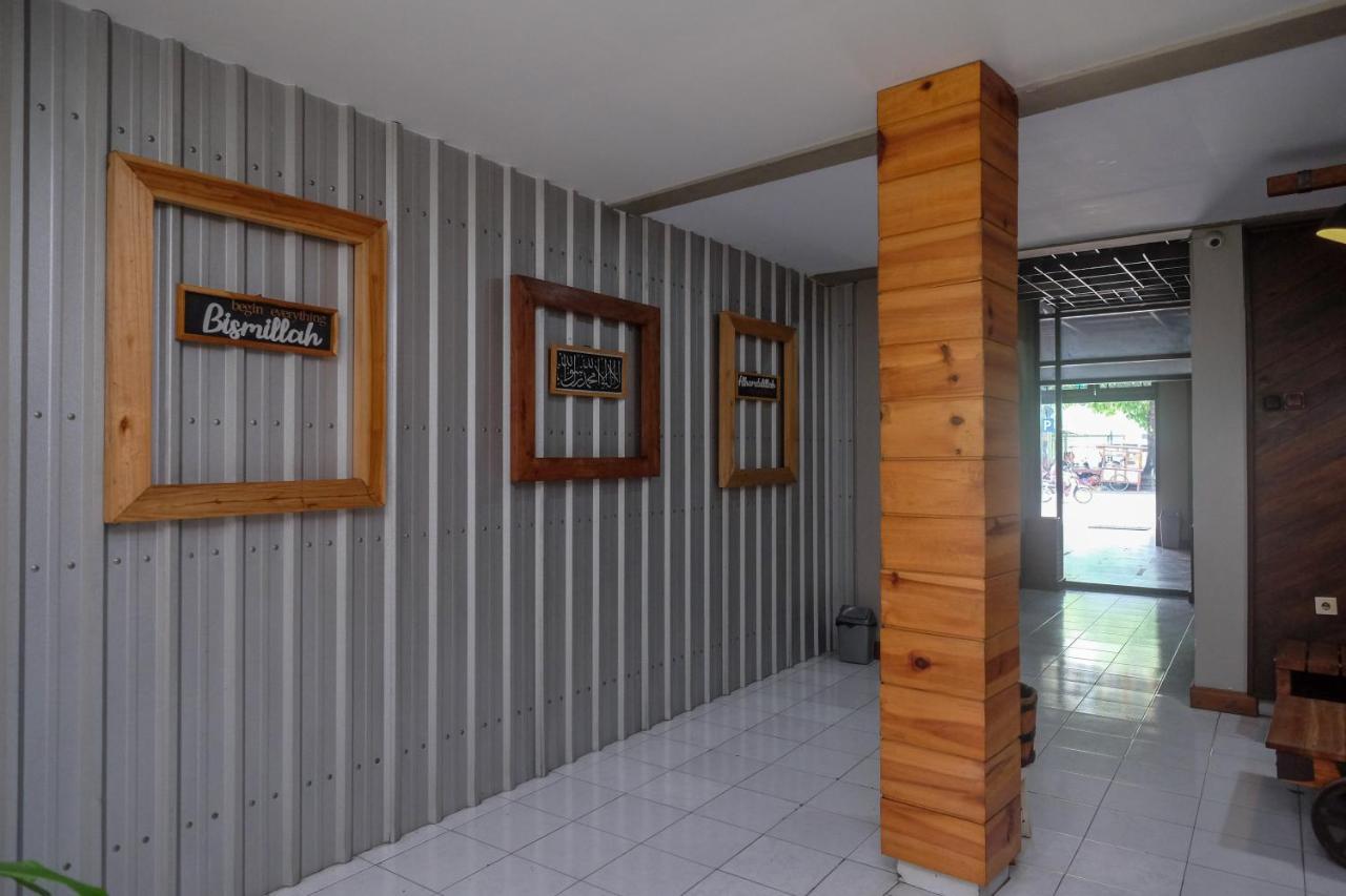 Urbanview Hotel Syariah Wisnugraha By Reddoorz Yogyakarta Extérieur photo