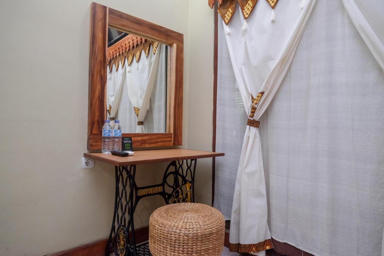 Urbanview Hotel Syariah Wisnugraha By Reddoorz Yogyakarta Extérieur photo