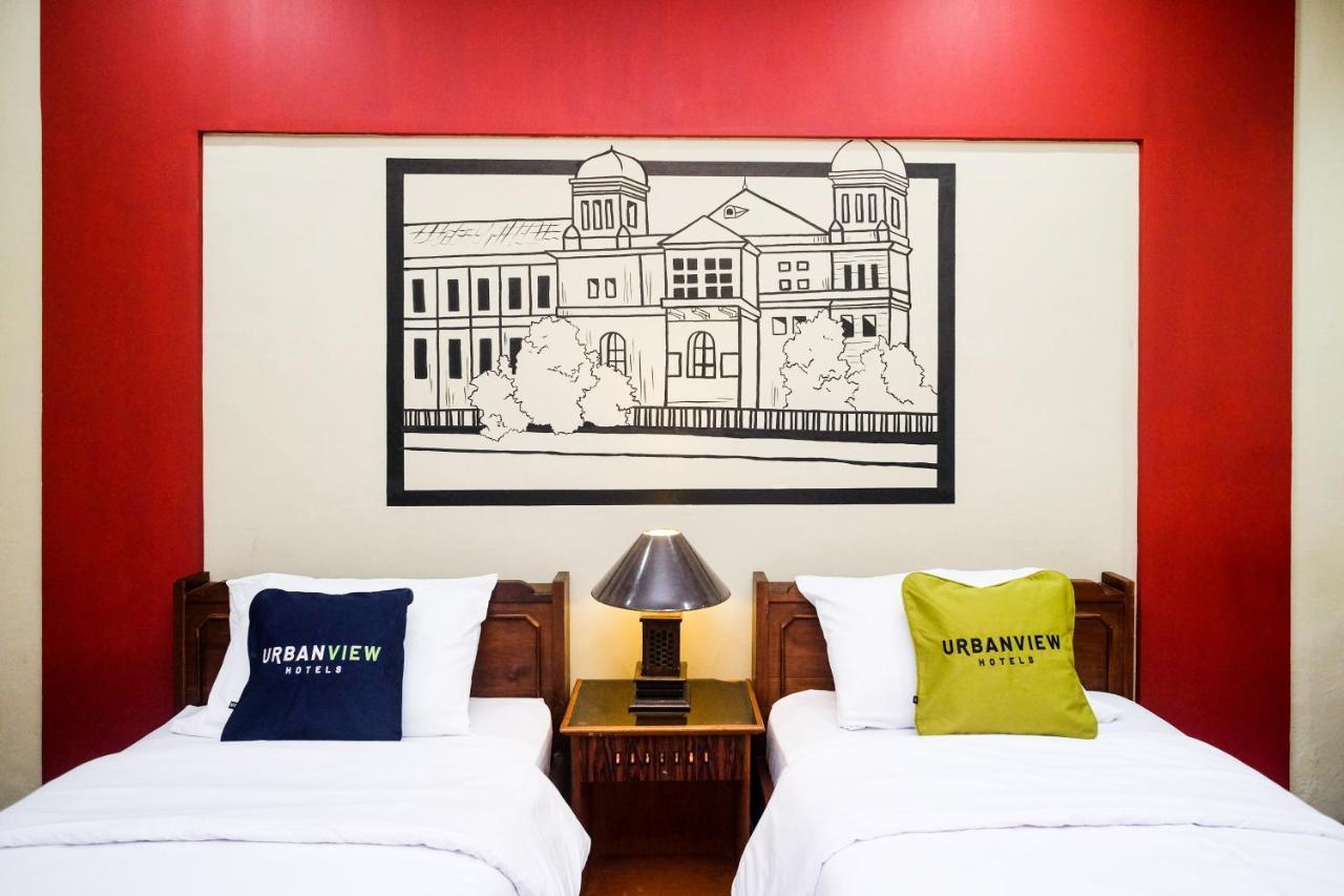 Urbanview Hotel Syariah Wisnugraha By Reddoorz Yogyakarta Extérieur photo