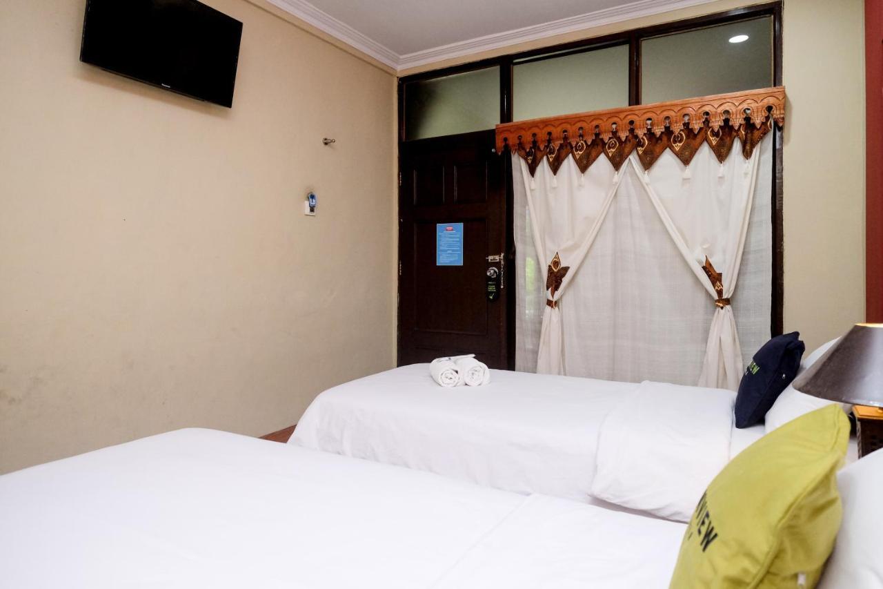 Urbanview Hotel Syariah Wisnugraha By Reddoorz Yogyakarta Extérieur photo