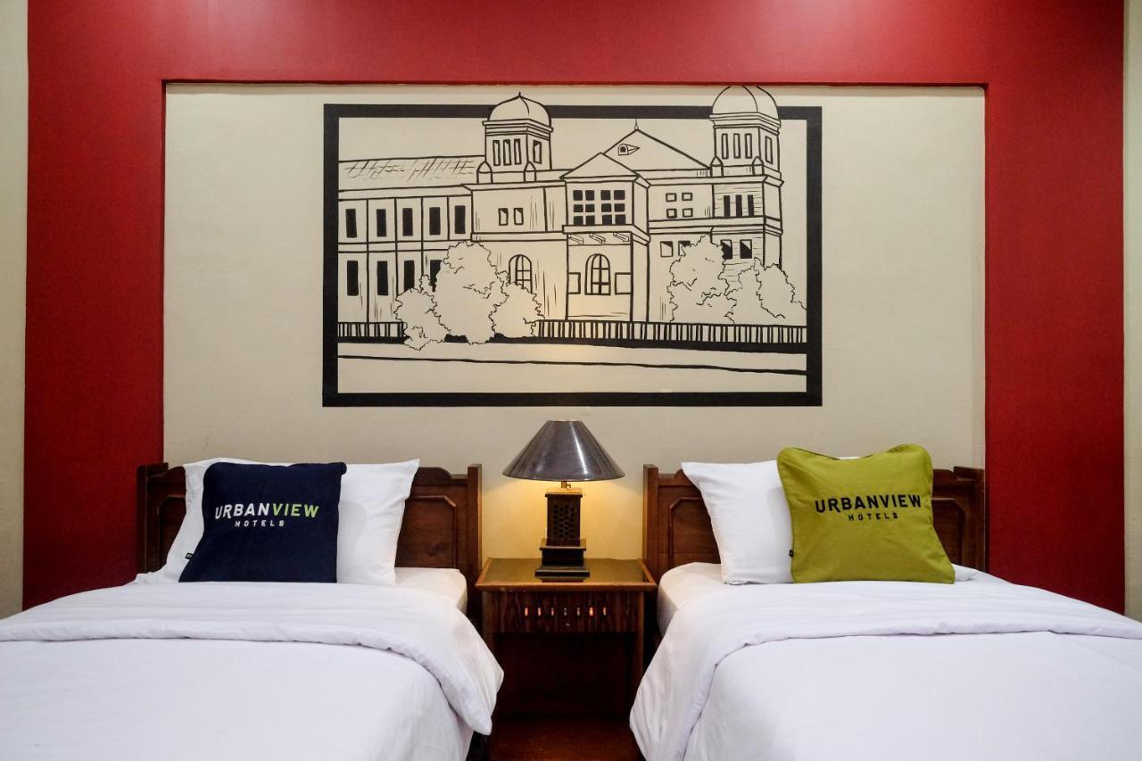 Urbanview Hotel Syariah Wisnugraha By Reddoorz Yogyakarta Extérieur photo