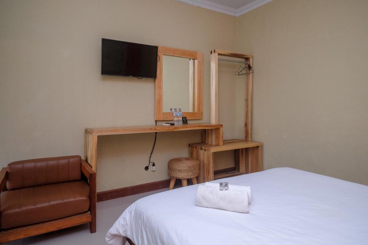 Urbanview Hotel Syariah Wisnugraha By Reddoorz Yogyakarta Extérieur photo