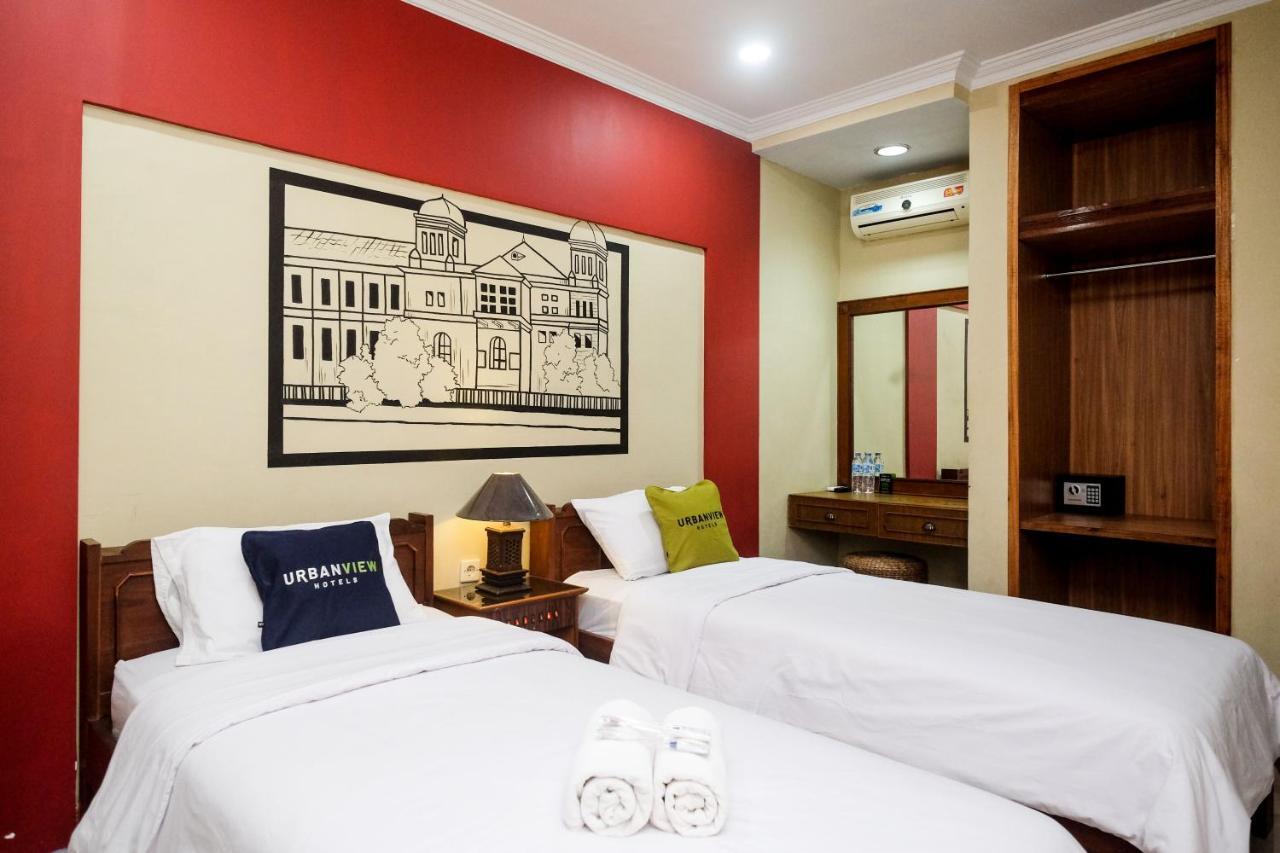 Urbanview Hotel Syariah Wisnugraha By Reddoorz Yogyakarta Extérieur photo
