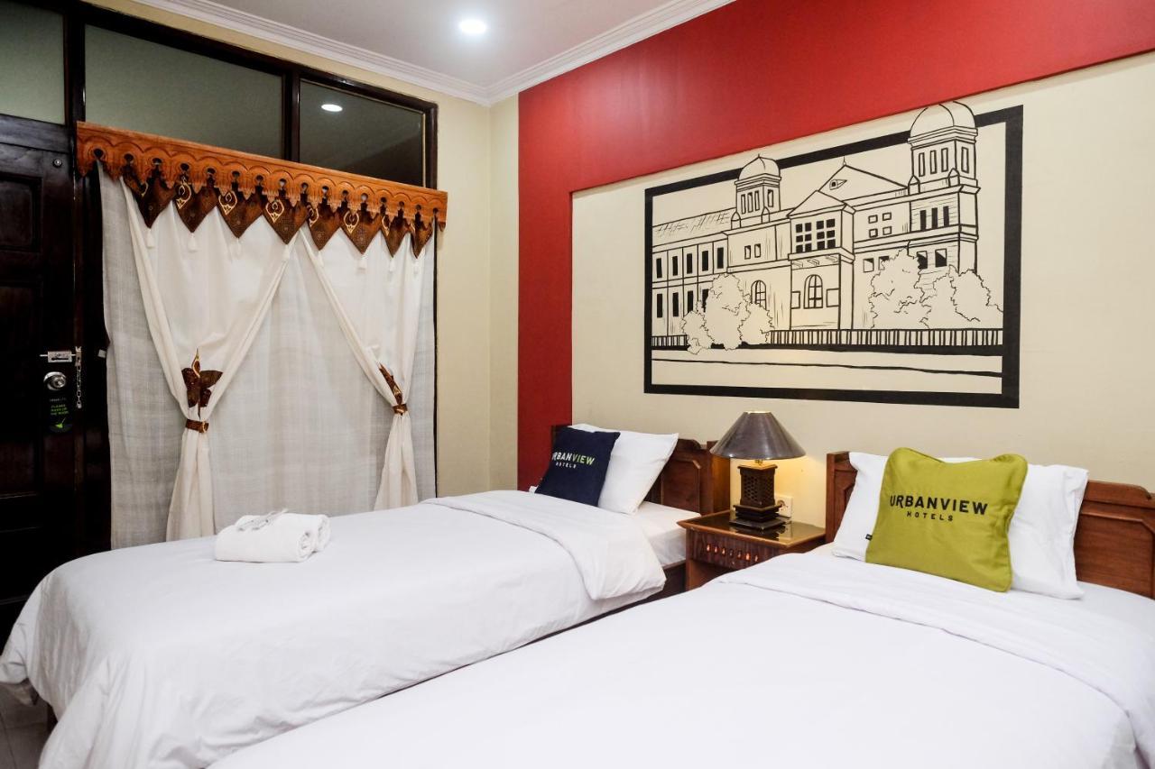 Urbanview Hotel Syariah Wisnugraha By Reddoorz Yogyakarta Extérieur photo