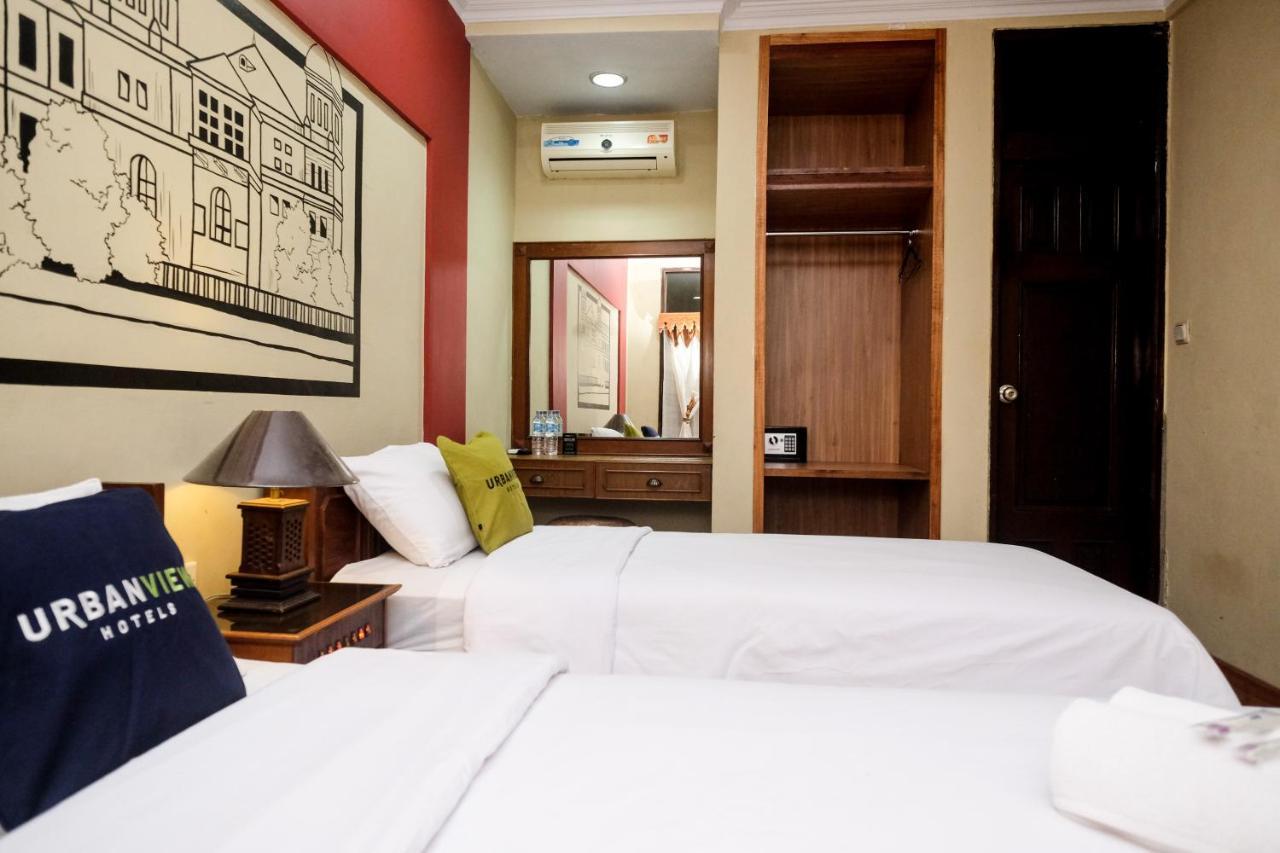 Urbanview Hotel Syariah Wisnugraha By Reddoorz Yogyakarta Extérieur photo